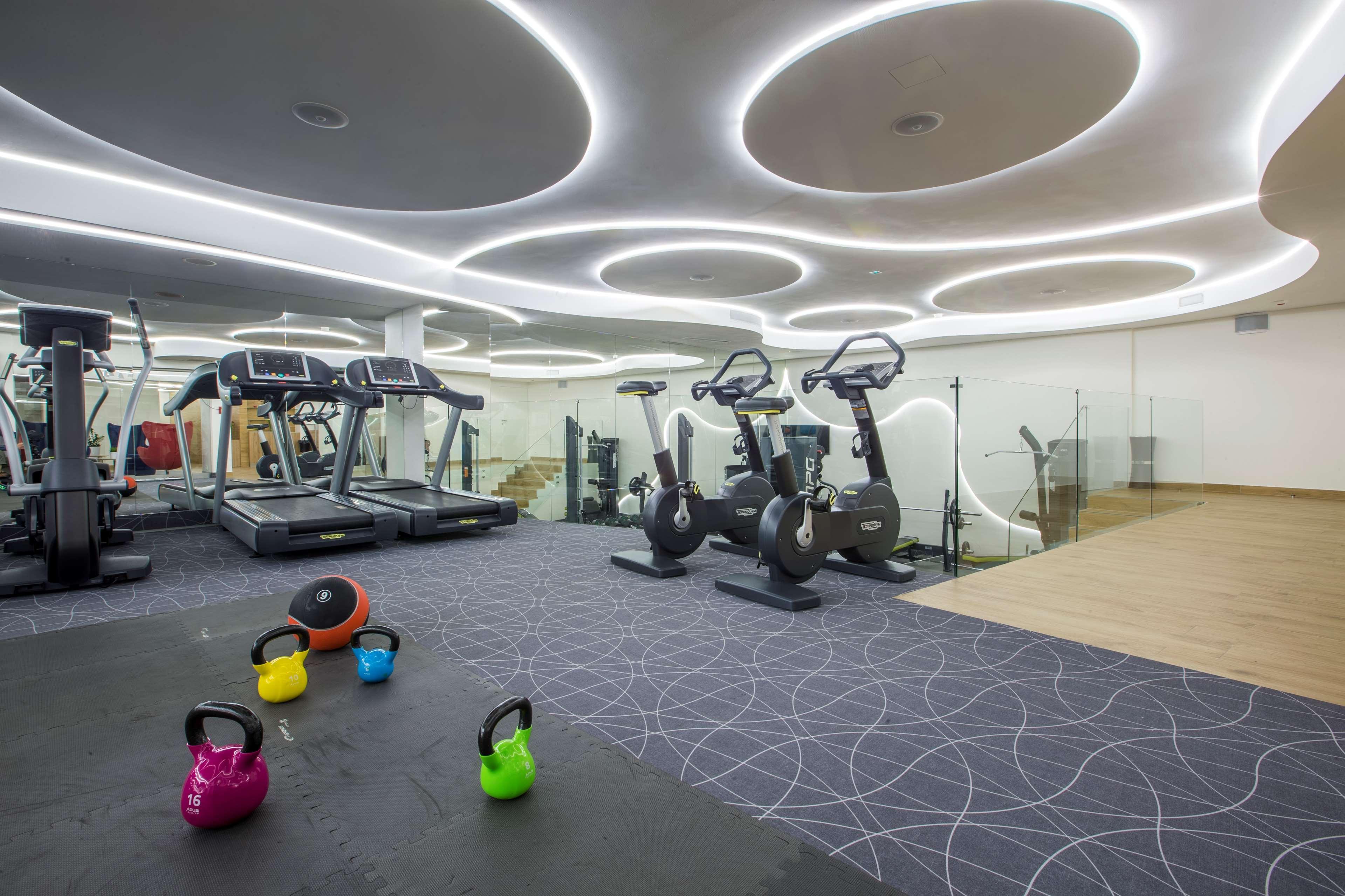 Radisson Blu Sobieski Hotel Warschau Buitenkant foto Gym interior design