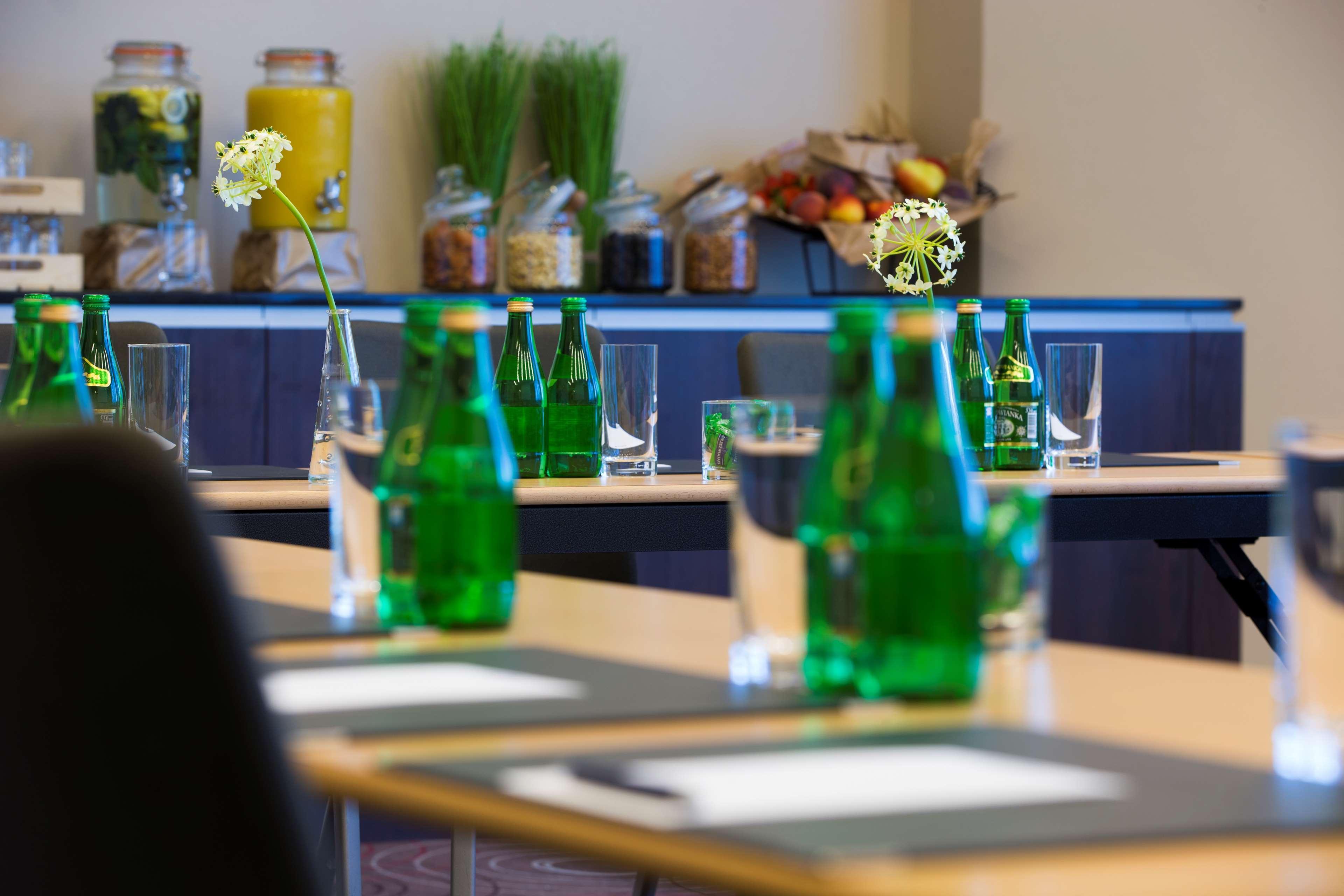 Radisson Blu Sobieski Hotel Warschau Buitenkant foto The table setting at a meeting