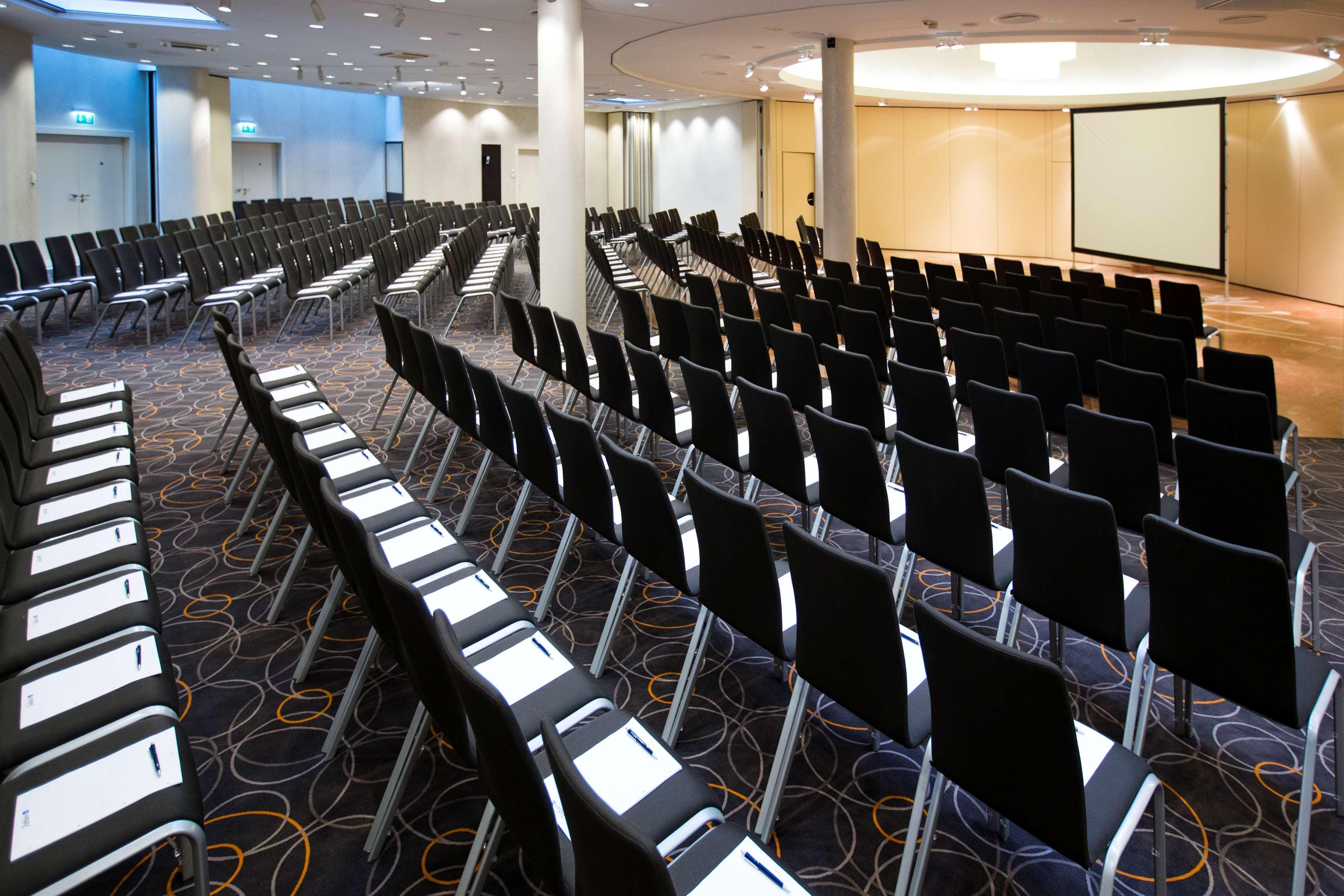 Radisson Blu Sobieski Hotel Warschau Buitenkant foto The conference hall of the hotel