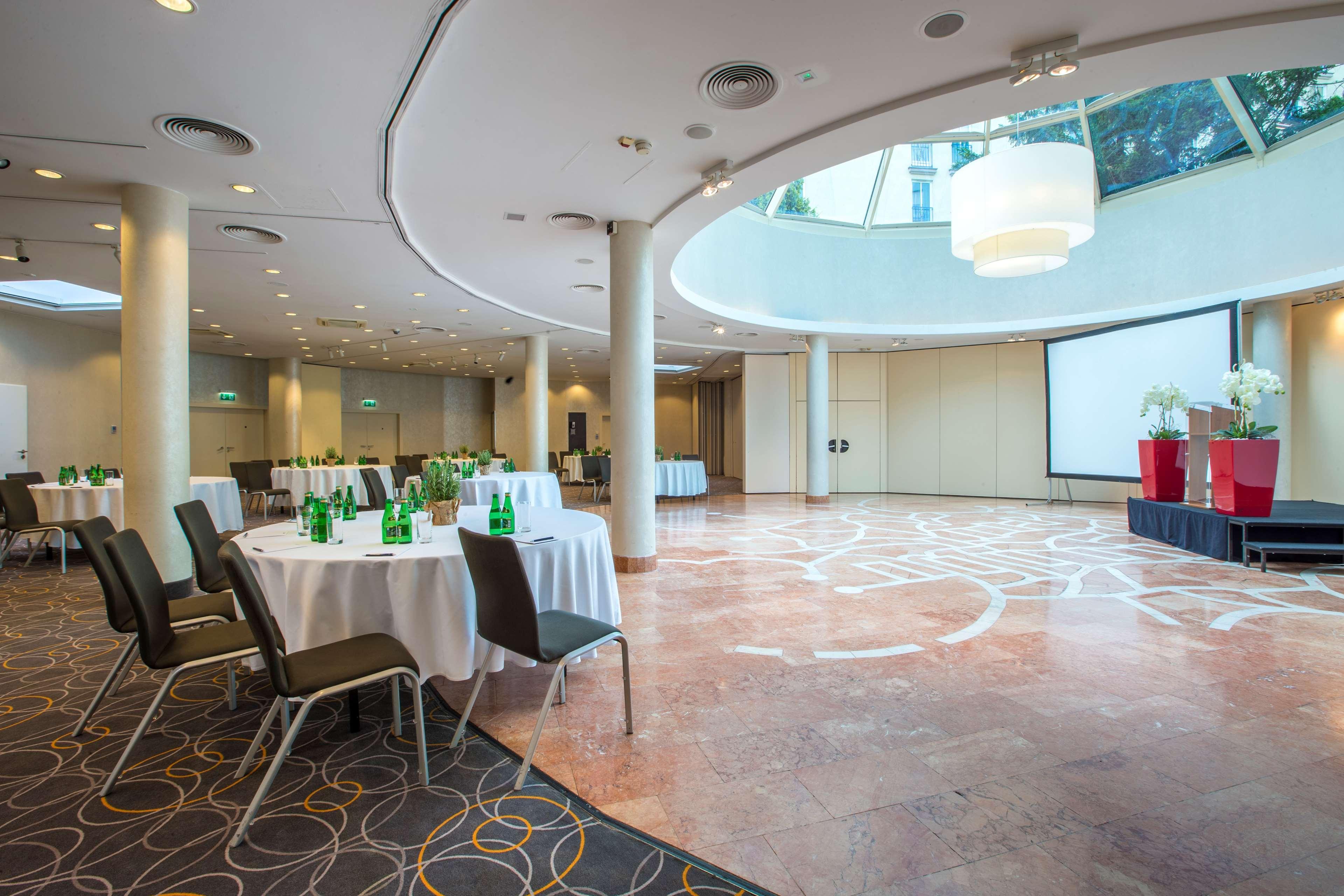 Radisson Blu Sobieski Hotel Warschau Buitenkant foto The meeting room of the hotel