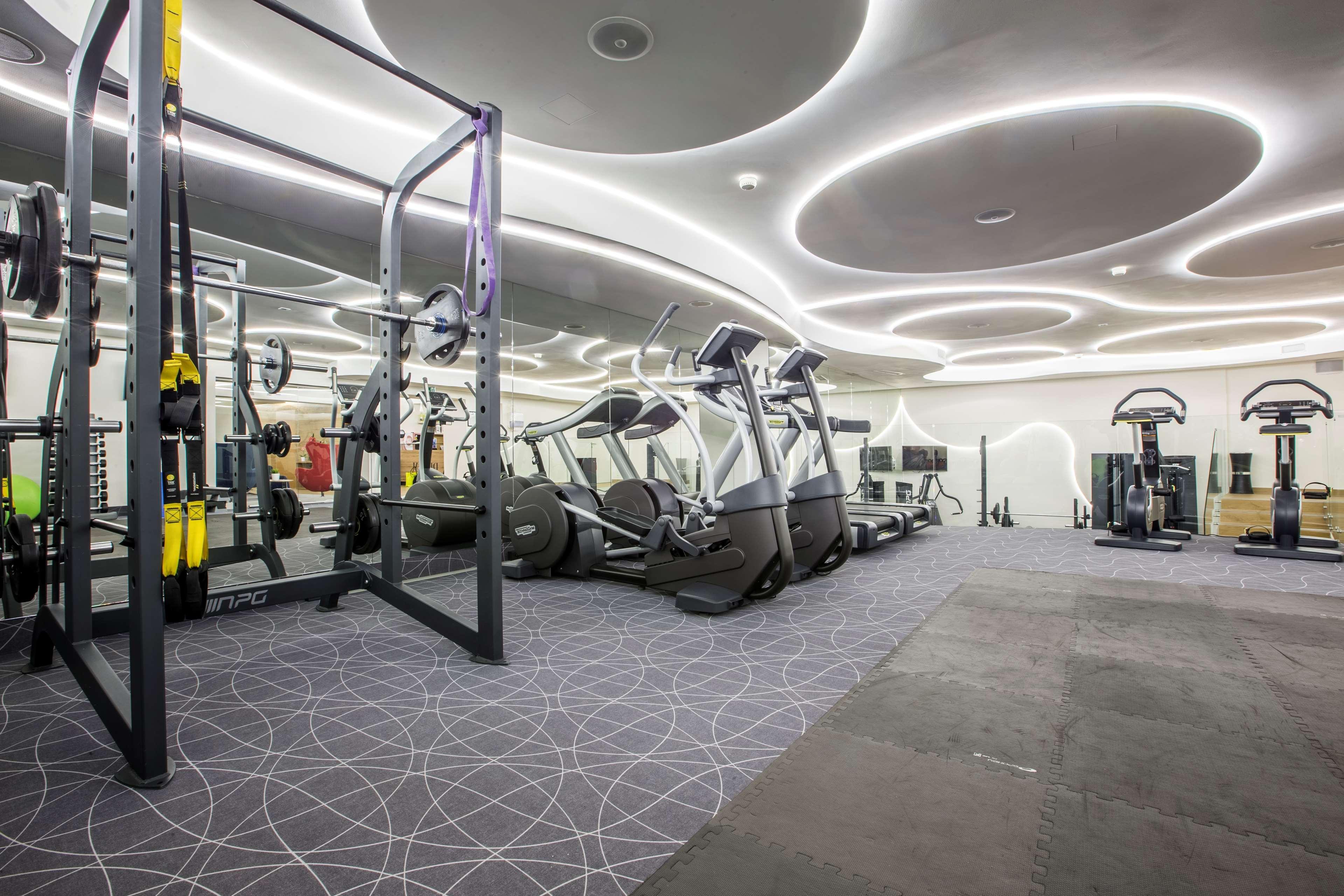 Radisson Blu Sobieski Hotel Warschau Buitenkant foto Gym interior design